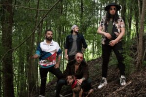 Read more about the article Both Faces, desde Colombia, presenta ‘Intruso // Confuso’, una canción para moverse con fiereza