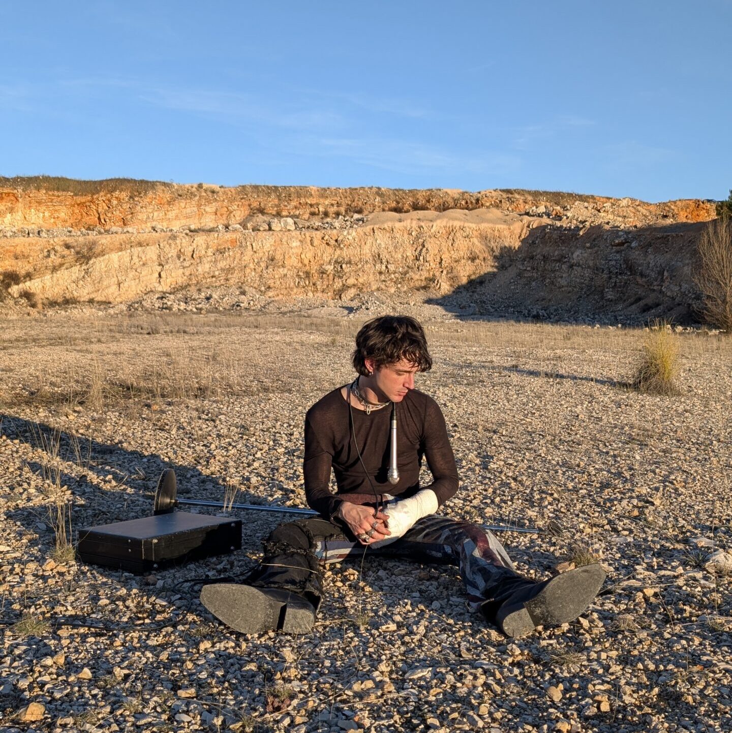 Read more about the article Pol Granch inaugura una nueva etapa con “pecos”, su sencillo más íntimo y crudo hasta la fecha