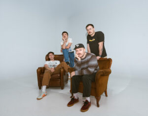 Read more about the article Comic Sans se han propuesto liderar la escena midwest emo española y con “Todas las cosas que nos salieron mal” lo van a lograr