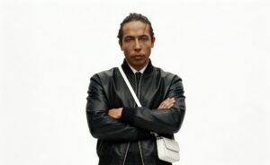 Read more about the article Yeii Aviila convierte el desgaste emocional en un himno urbano con “A Tu Manera”