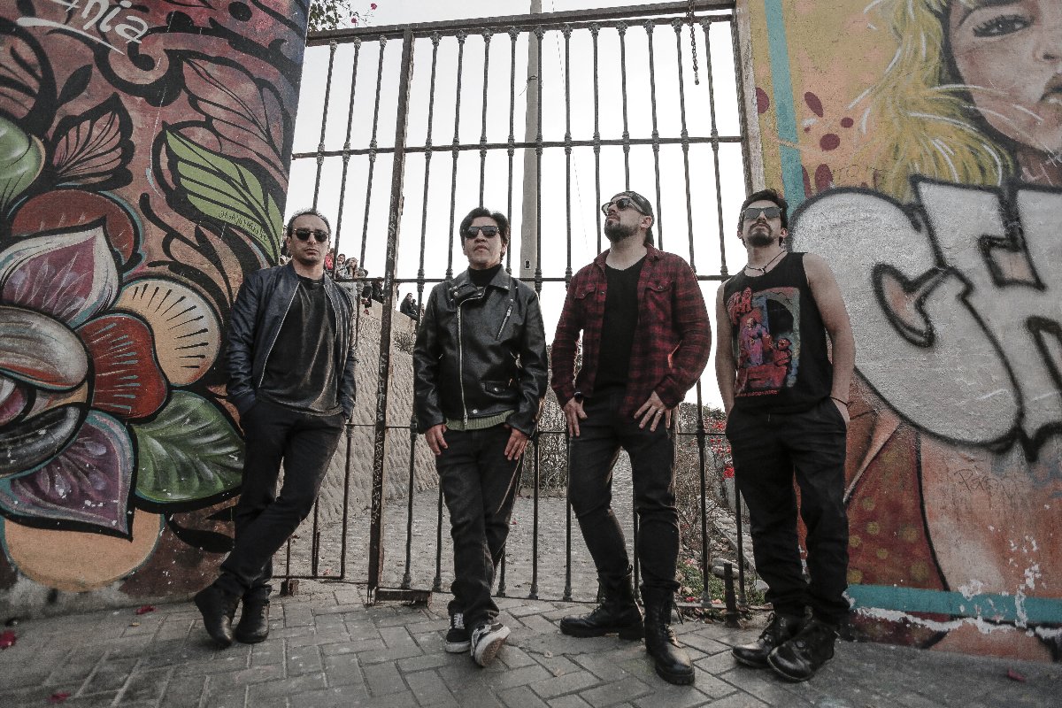Read more about the article Tras consagrarse como la mejor banda del Perú, los cusqueños Berry proyectan su rock de raíz vintage con “Cadenas de oro en mentes cortas”