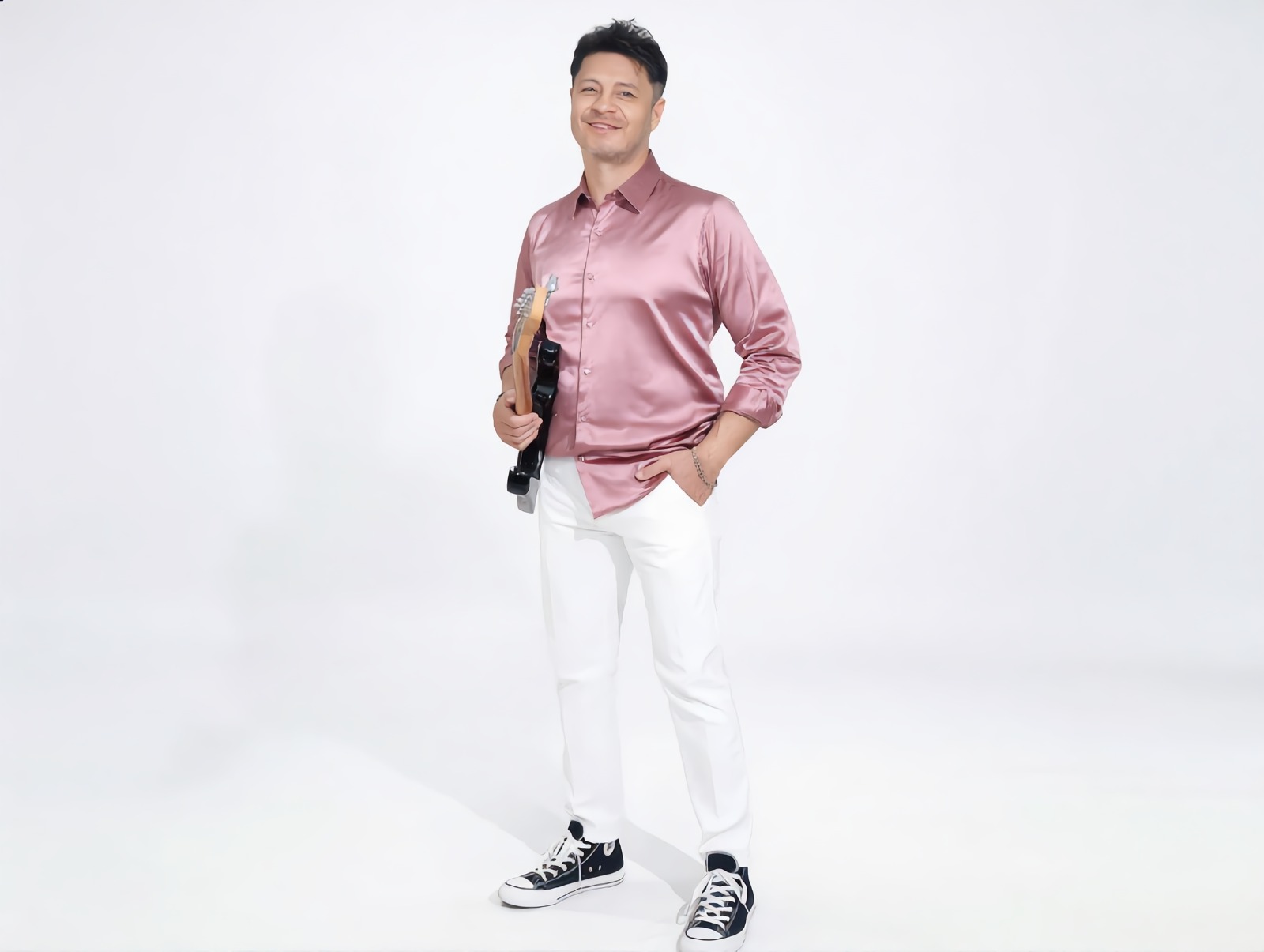 Read more about the article El mexicano Isaac Victoria lanza ‘Por si no hay mañana’
