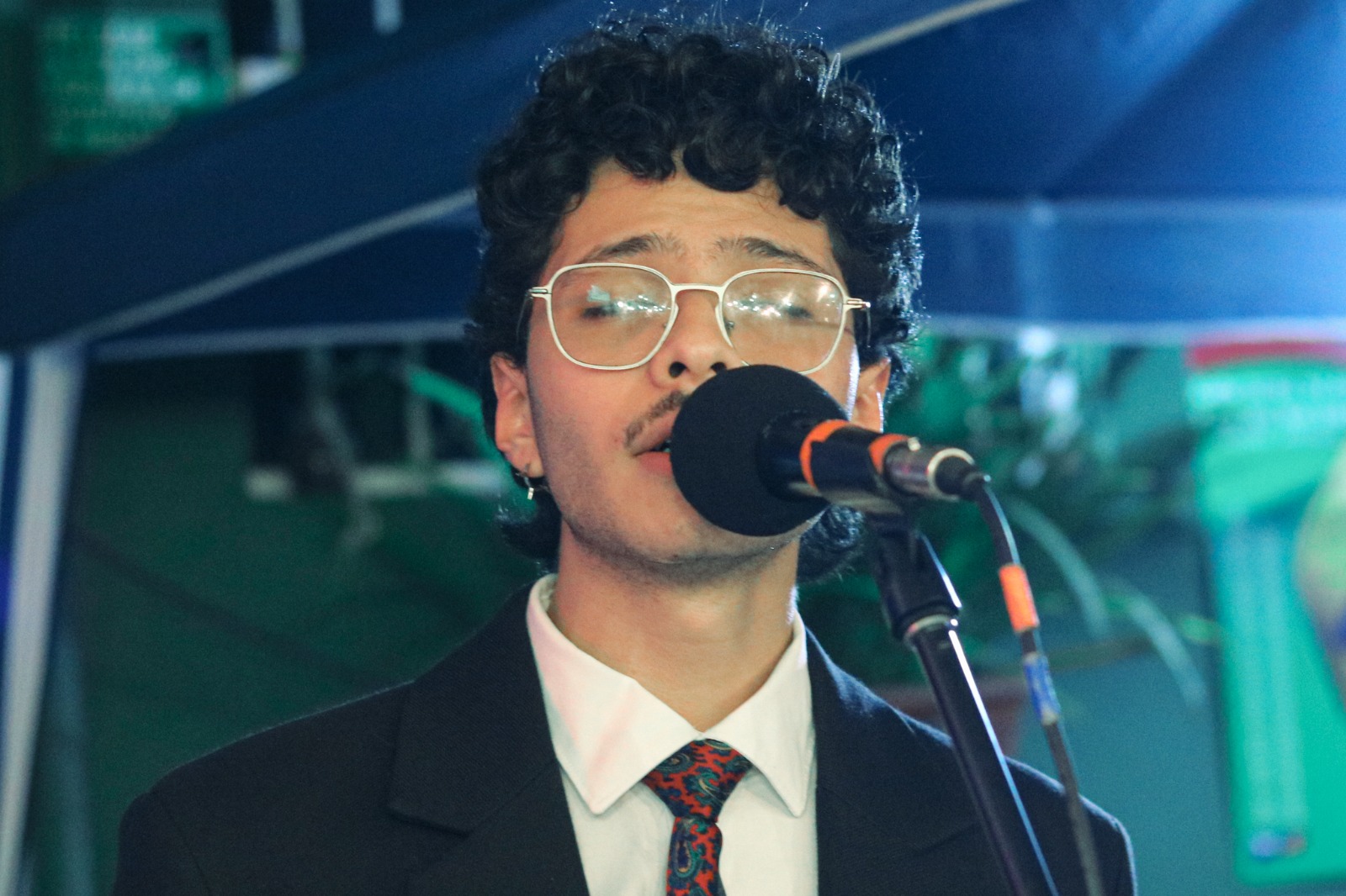 You are currently viewing Noah Froid lanza ‘Clavel’: Una balada de amor y esperanza
