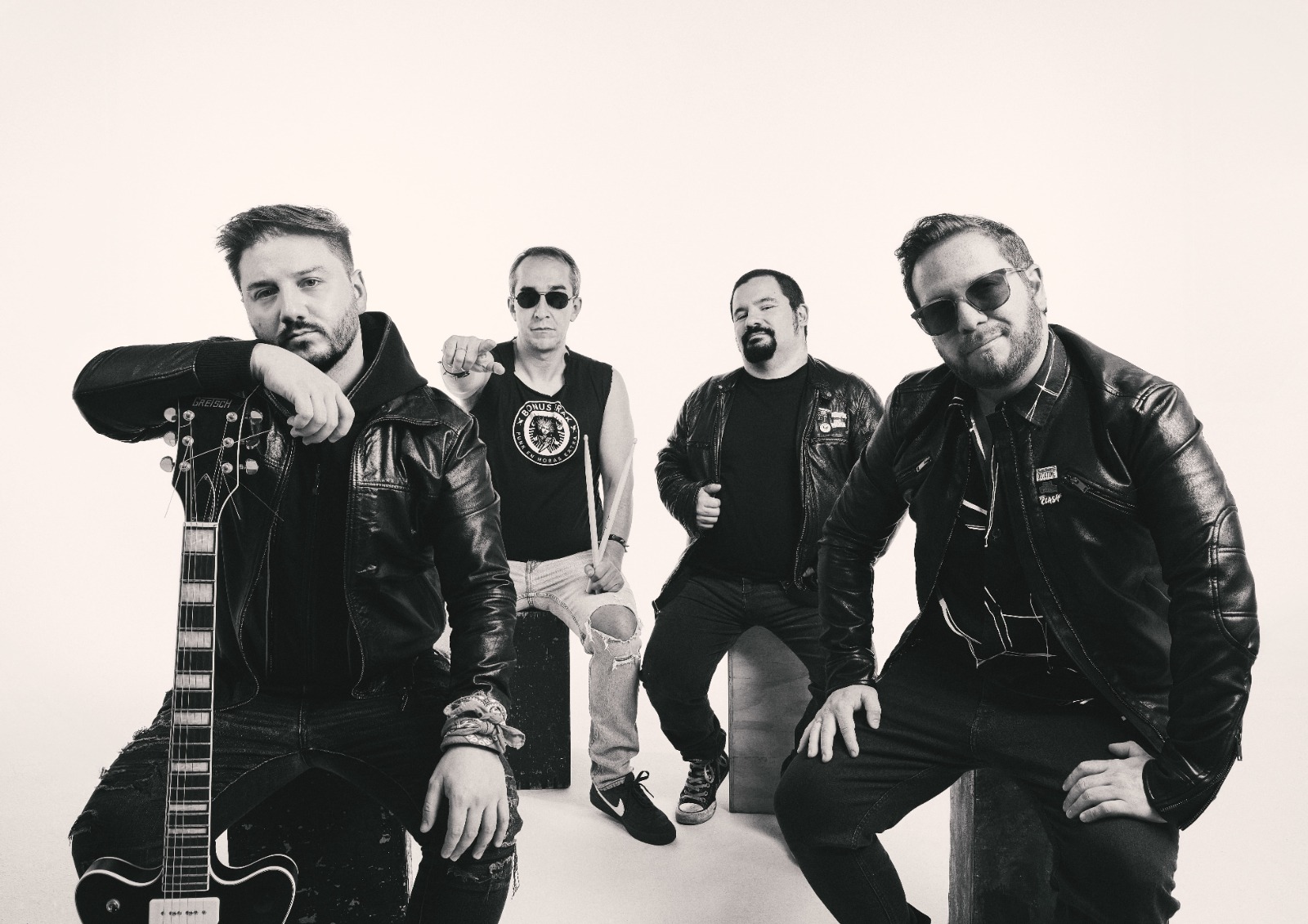 Read more about the article Entre ruinas, recuerdos y rock latino: así suena ‘Ciudad en Ruinas’, lo nuevo de Bonus Trak