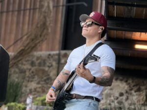 Read more about the article Inmigrantes Cósmicos presenta ‘Aterrizaje en vivo desde Villa Corona’