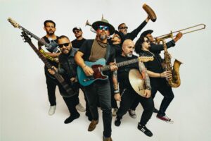 Read more about the article Los Inconformes le cantan a la traición y a la decepción en ‘Lo Peor’
